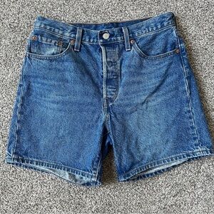 Levi's 501 Women’s Mid-Thigh Shorts EUC Size 29